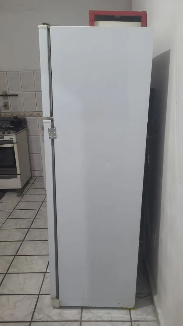 Vendo geladeira com defeito - Foto 3