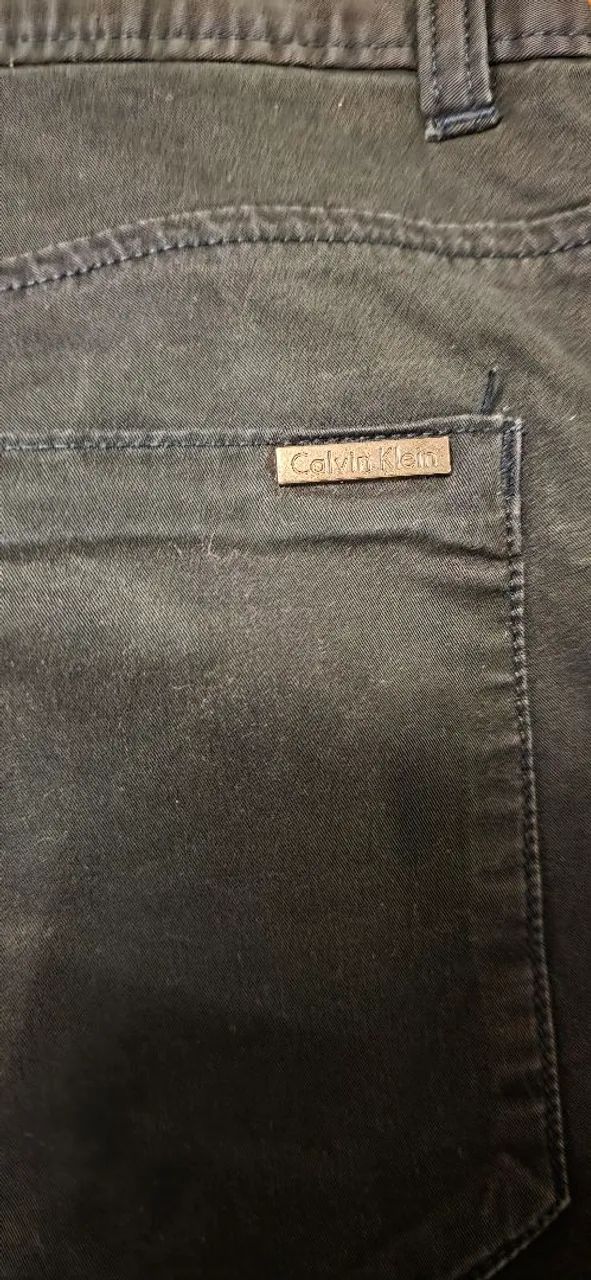 Calça sarja azul marinho Calvin Klein - Foto 4