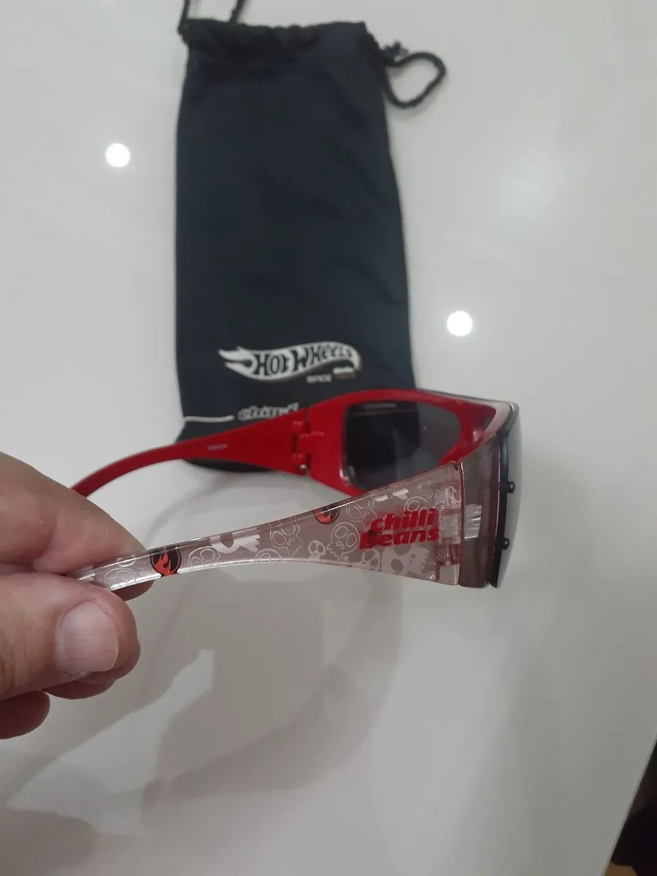 Óculos de sol infantil hot wheels chilli beans (pouco usado)  - Foto 3