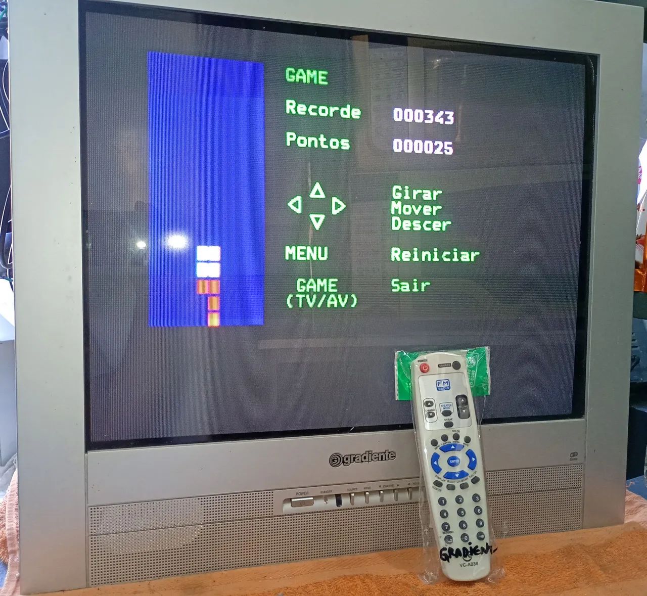 Tv 21 polegadas tela plana com GAME e controle 