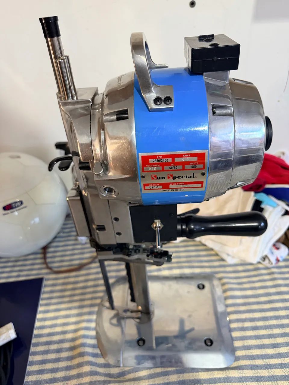 Vende máquina de cortar tecido