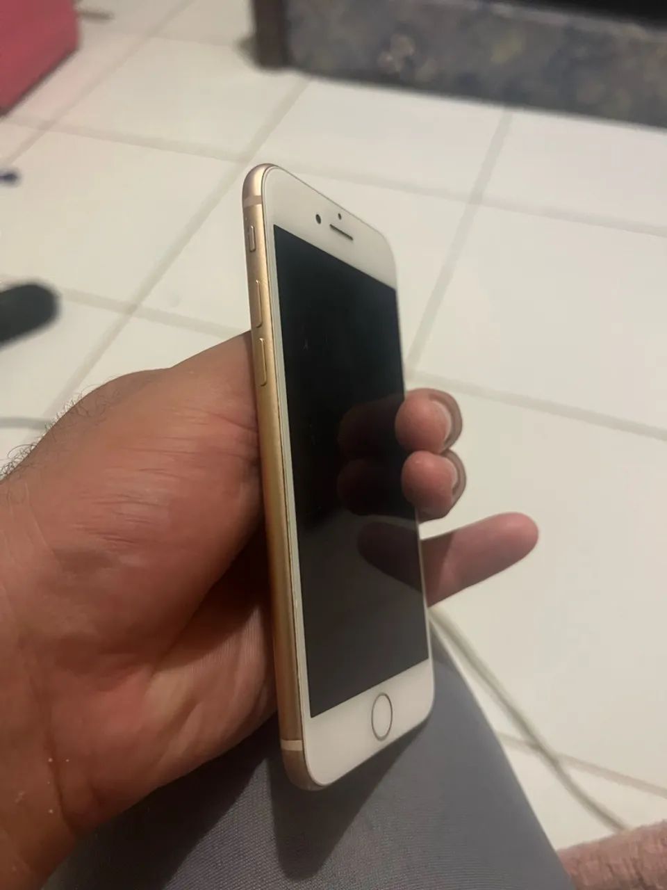 Vendo iPhone 8 Dourado - R$ 200