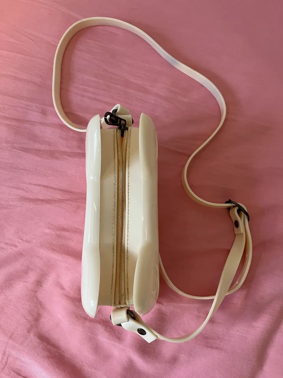 Bolsa Creme Forma de Gatinha Olhos Rosa - Foto 3