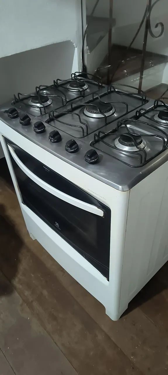 Fogão Eletrolux 5 bocas com acendedor automático  - Foto 2