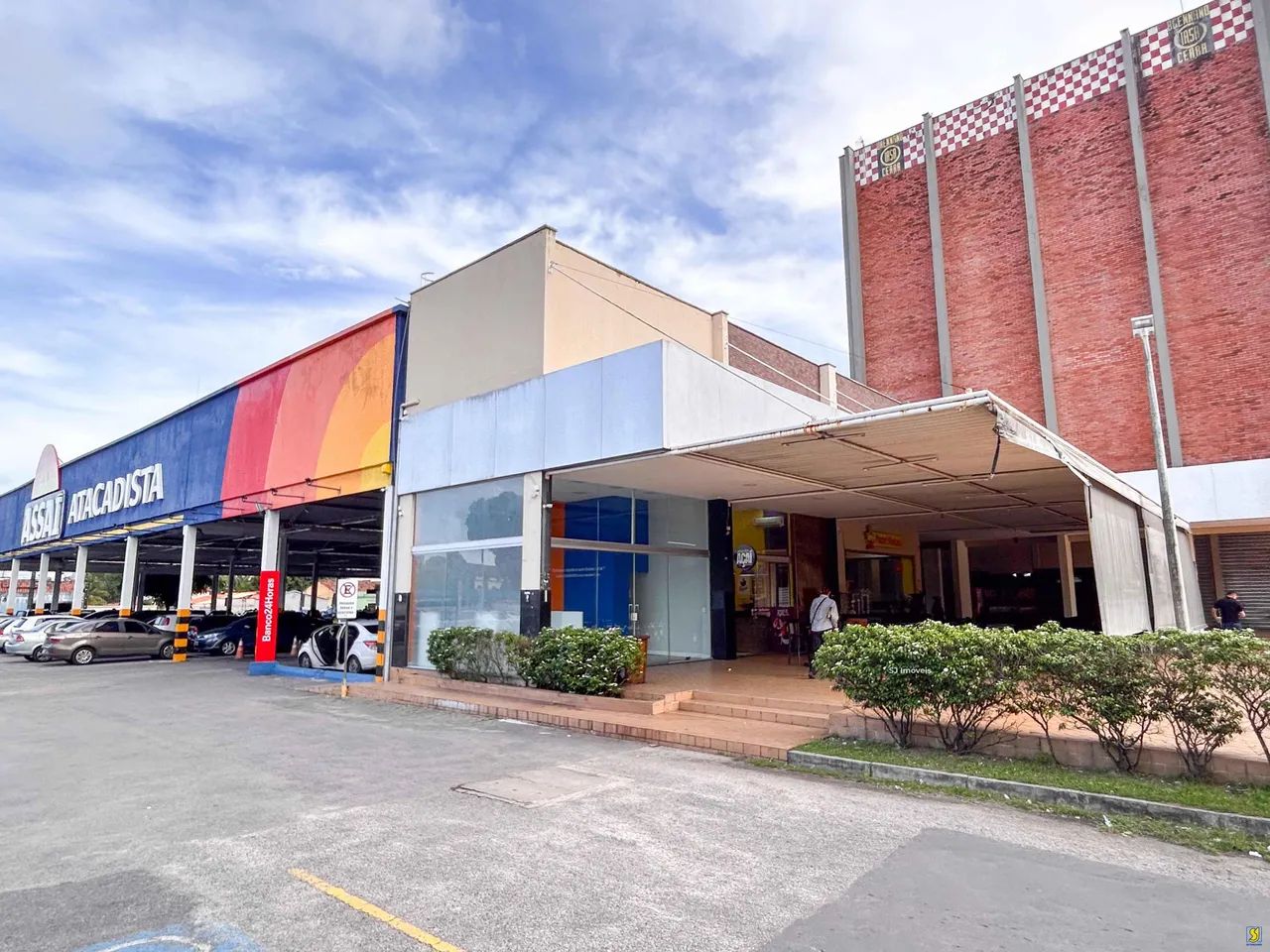 Loja na Av. Godofredo Maciel ao lado do Yasa Shopping
