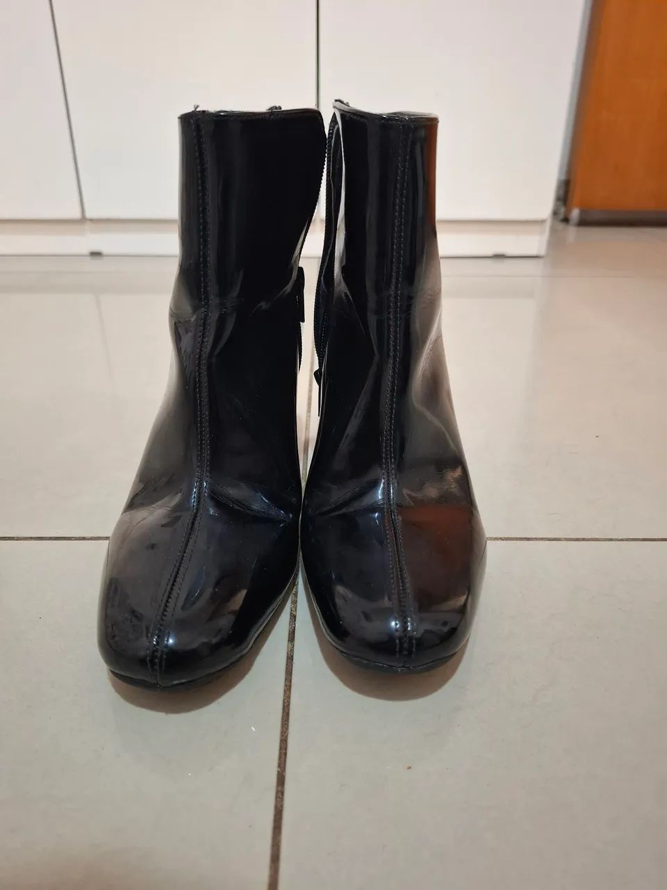 Bota de vinil avariada - Foto 2
