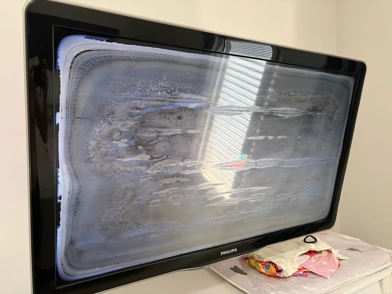 TV Philips 40polegadas tela danificada para doação  - Foto 2