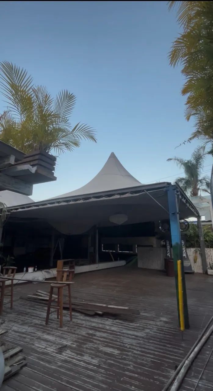 VENDO TENDA CHAPÉU DE BRUXA COM CALHAS 