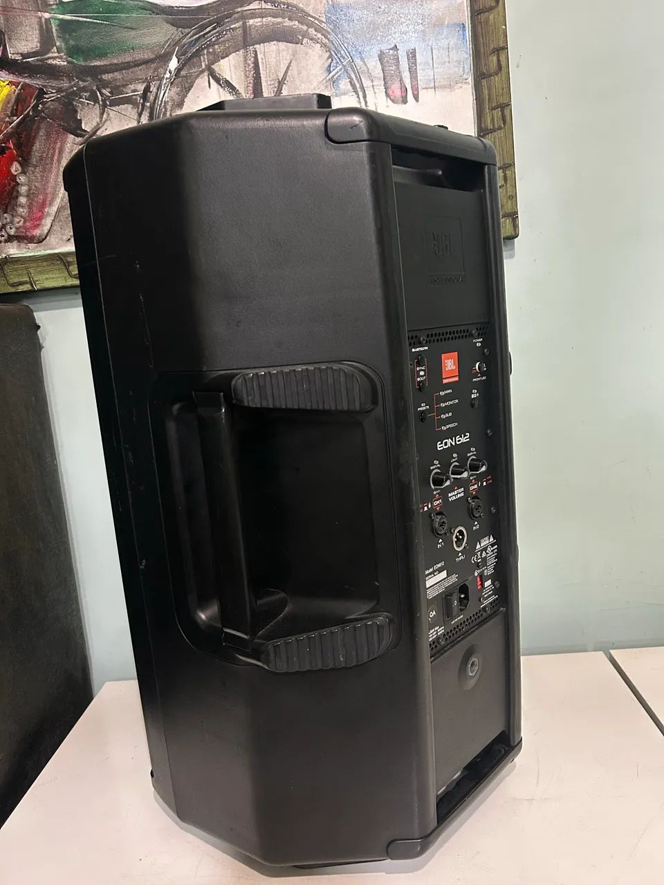 Caixa de Som  Profissional JBL EON 612
