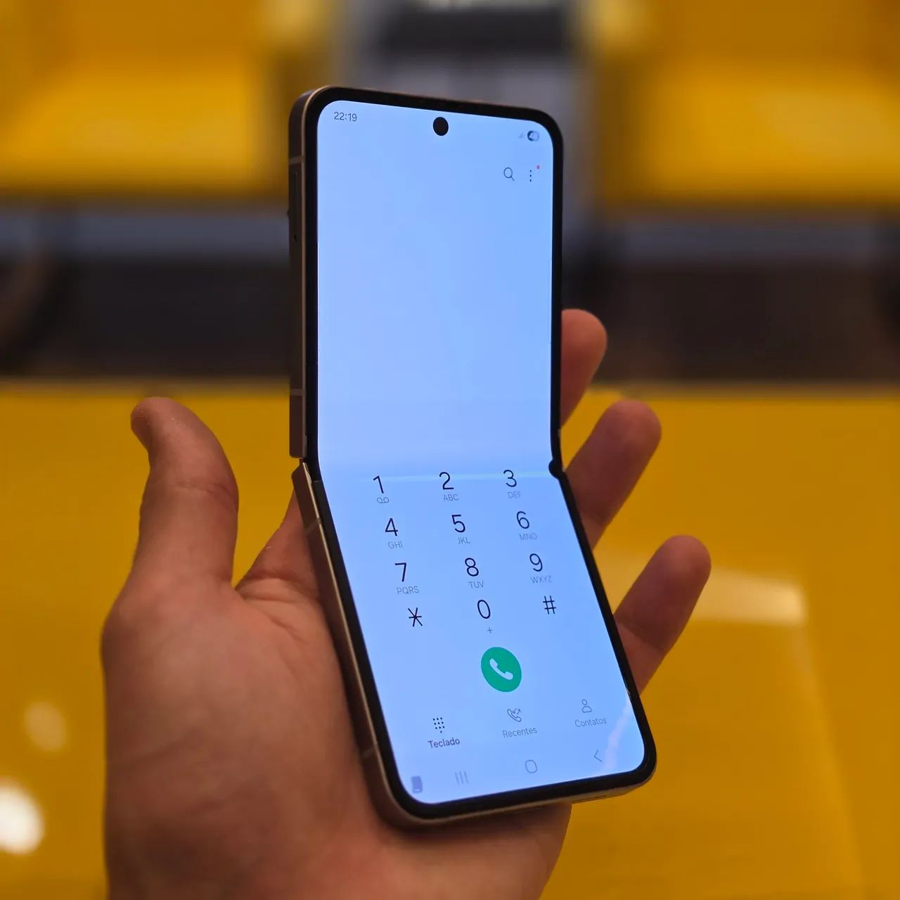 Galaxy Z flip 6 com detalhe - Celulares e Smartphones - Várzea