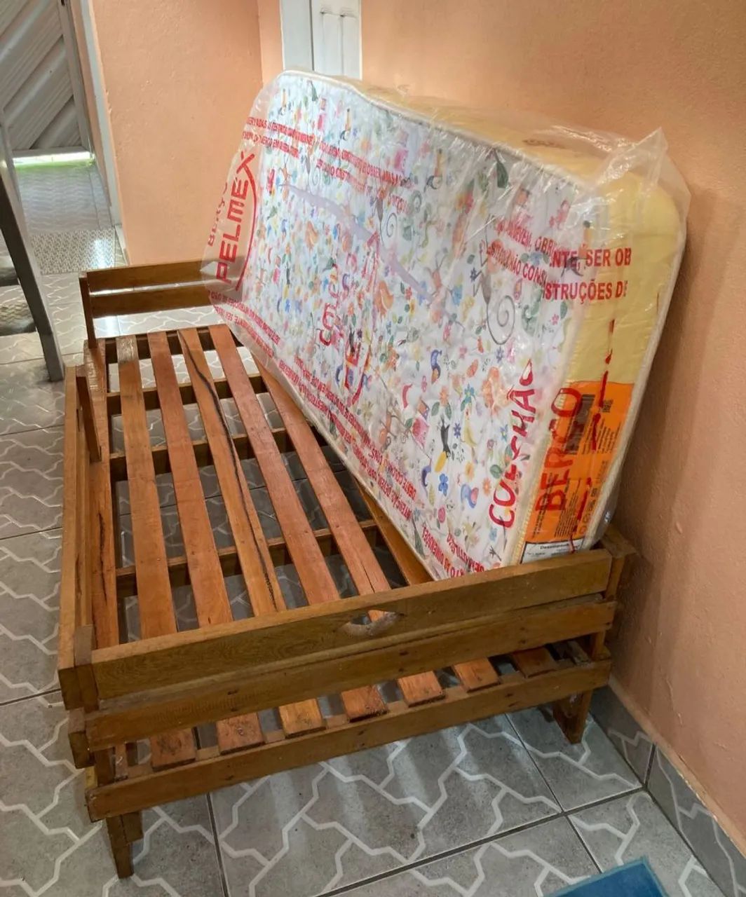 Cama infantil com colchão 