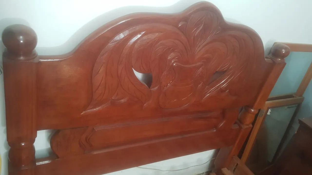 CAMA DE MADEIRA RELÍQUIA 