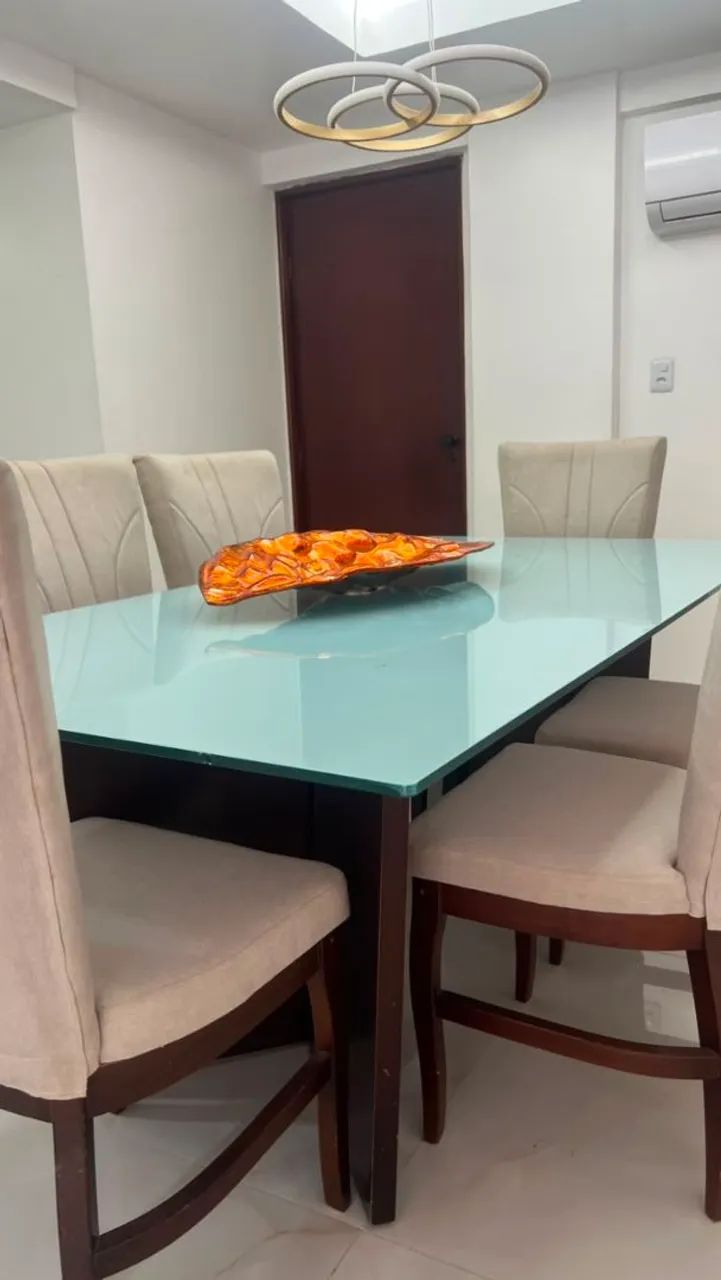 Sala de Jantar completa com aparador 