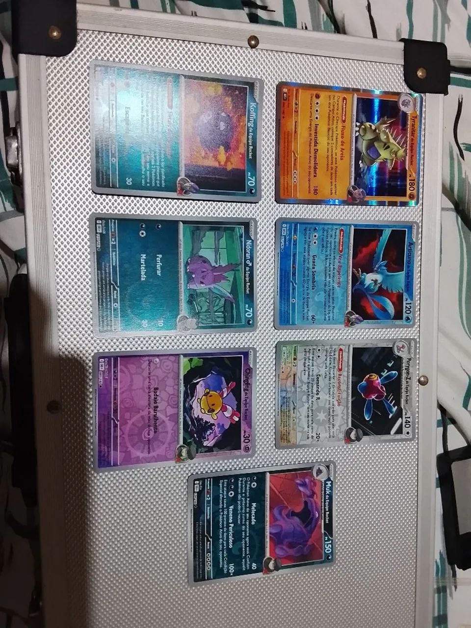 Kit Equipe Rocket Cartas + Luminária R - Foto 3
