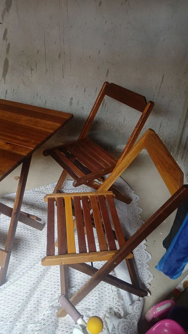 Vendo 5 jogos de mesa com 4 cadeiras cada - Foto 2