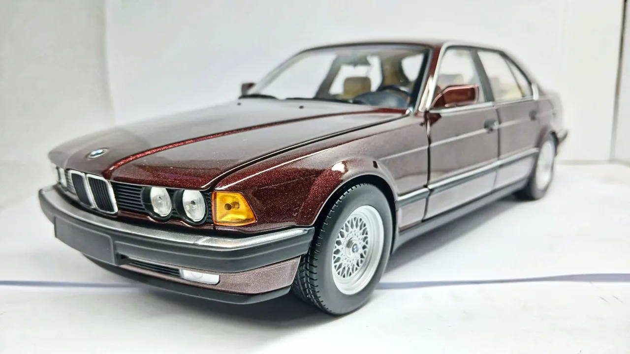 Miniatura BMW 545i E61 Touring 1/18 - Hobbies e coleções - Vila