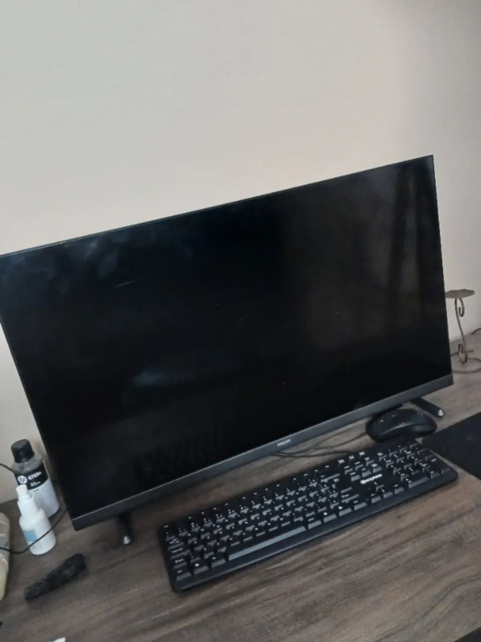 Smart tv full HD 40 polegadas usada apenas 2 vezes porque minha torre do pc queimou.