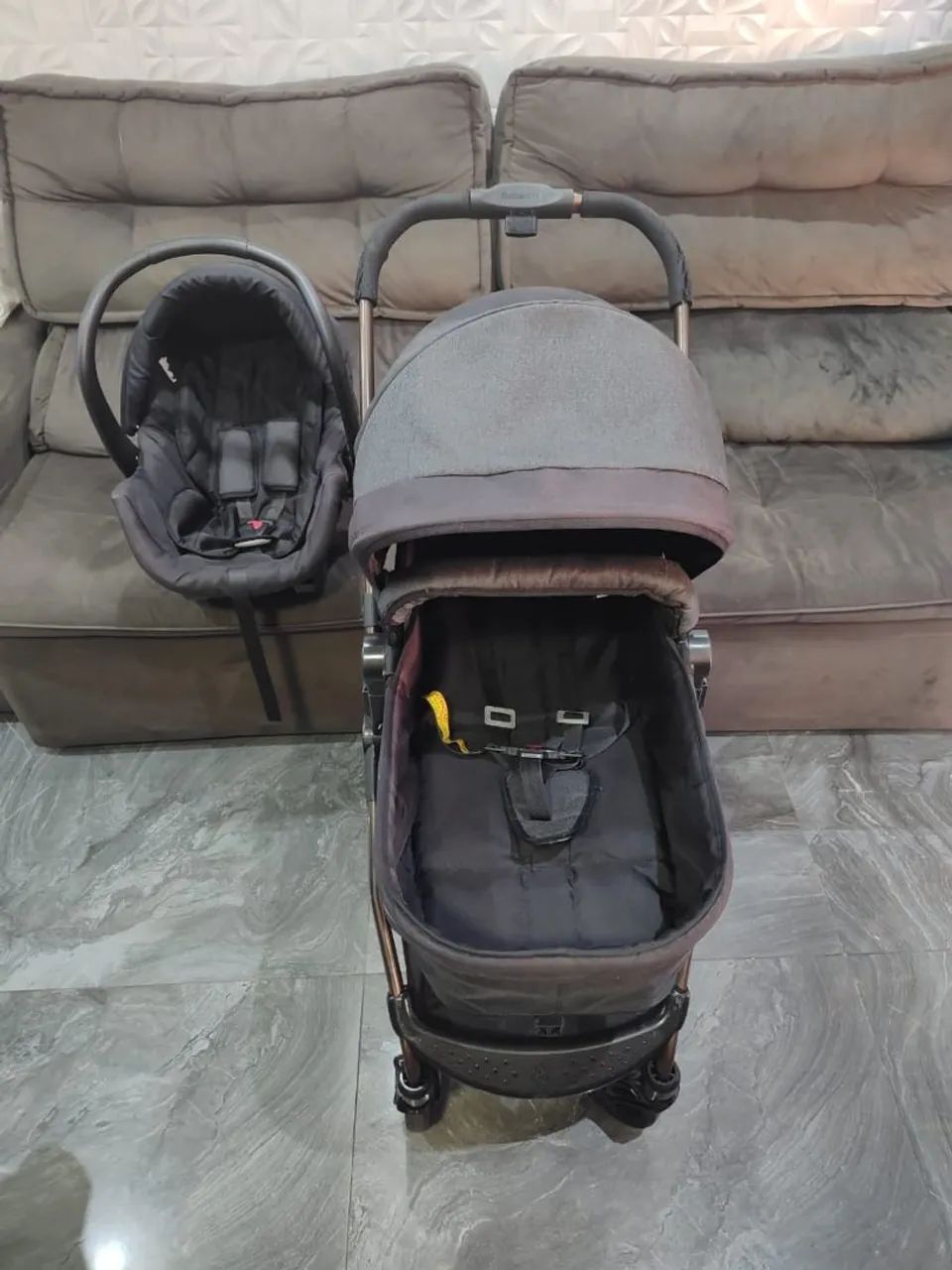 Carrinho de bebê e bebê conforto Galzerano 