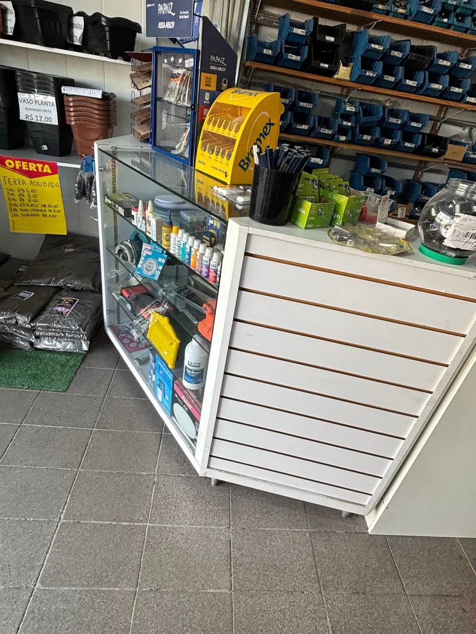 BALCÃO COM VITRINE - Foto 4