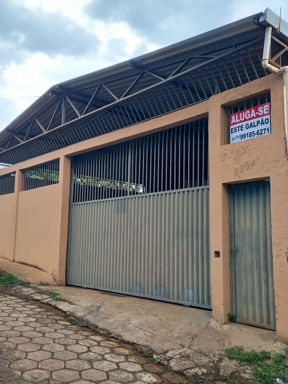 ALUGO GALPÃO EM BARÃO DE COCAIS MG. 