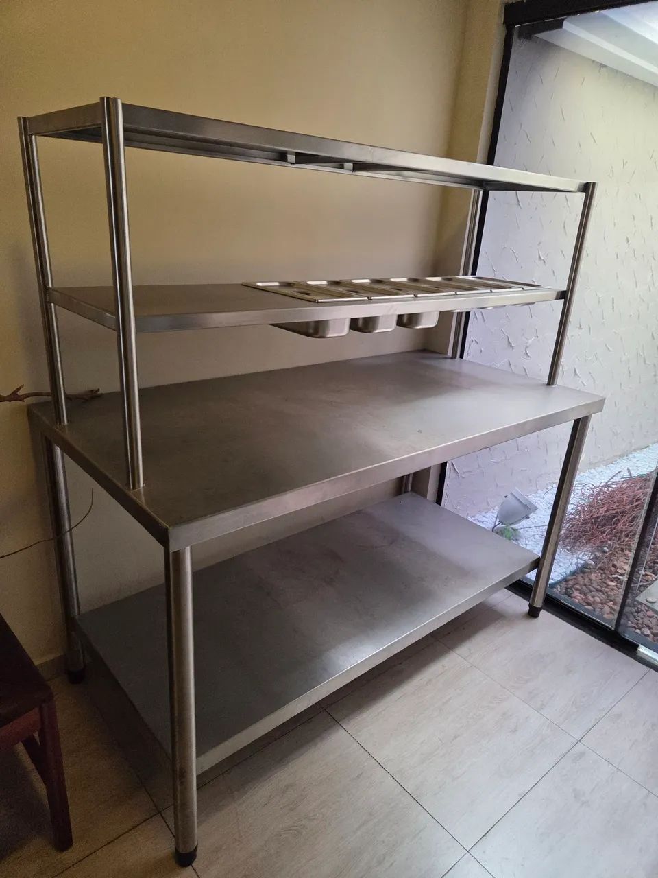 Mesa inox 304 pra montagem de lanches.