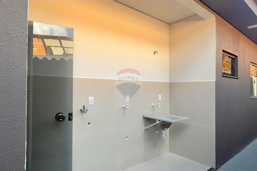Casa moderna com 2 quartos, garagem para 2 carros e ótimo potencial de ampliação - Foto 3