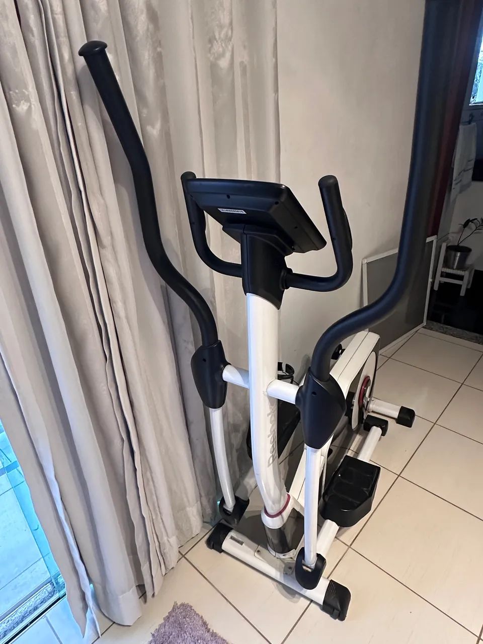 Elíptico Reebok super silêncio, semi novo  - Foto 4