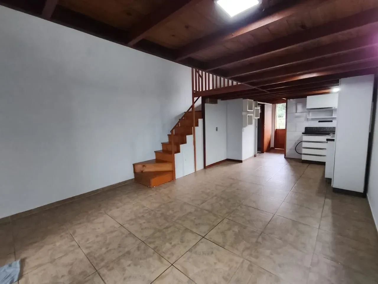Imóvel para aluguel com 55 m², 01 quarto e 01 mezanino em Costa de Cima - Florianópolis -  - Foto 2