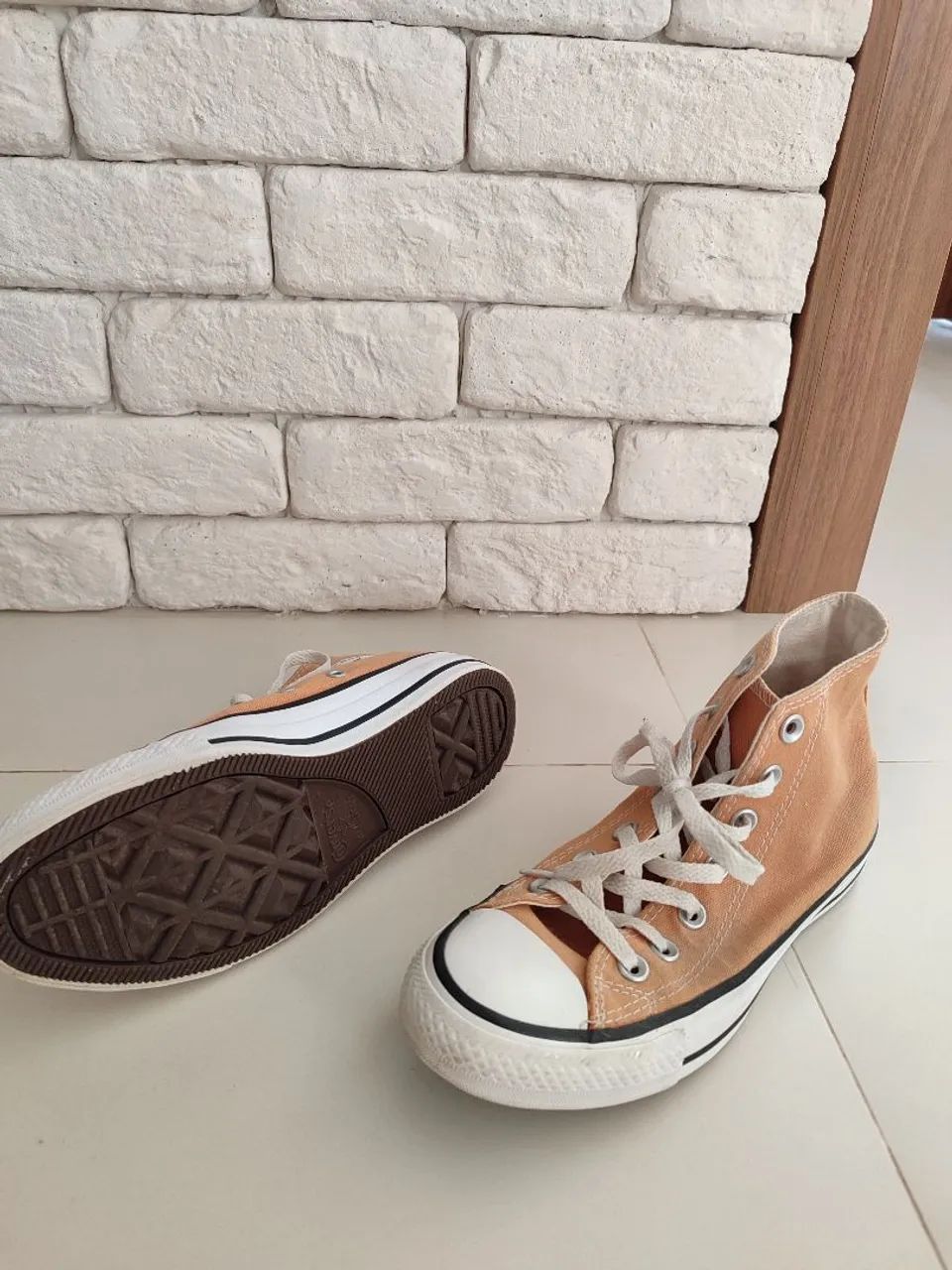Tênis Converse Chuck Taylor All Star caramelo em lona de cano alto. - Foto 4