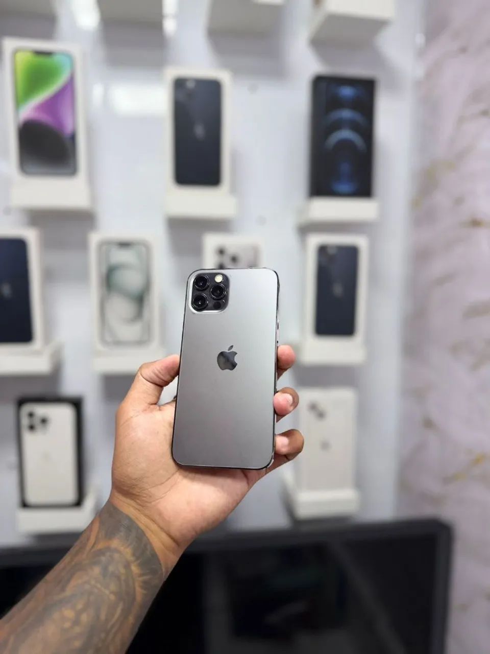 IPHONE 12 PRO 128GB PRETO<br>R$ 2.099,00 TOP