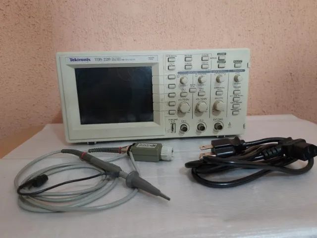 Osciloscópio Tektronix TDS220 com defeito - Foto 4