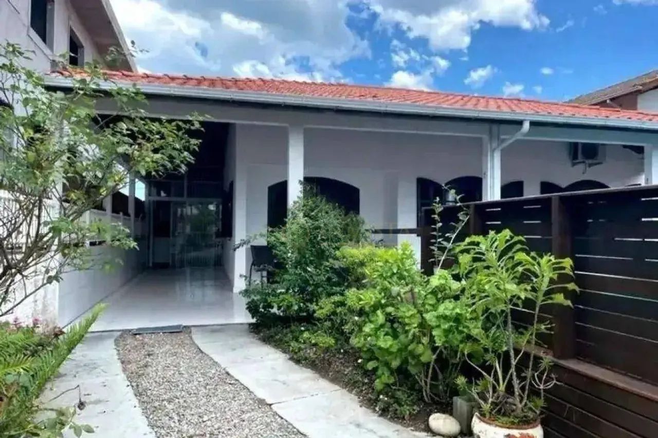 Casa com piscina e 4 quartos à venda na Praia do Sonho, em Palhoça/SC. - Foto 2