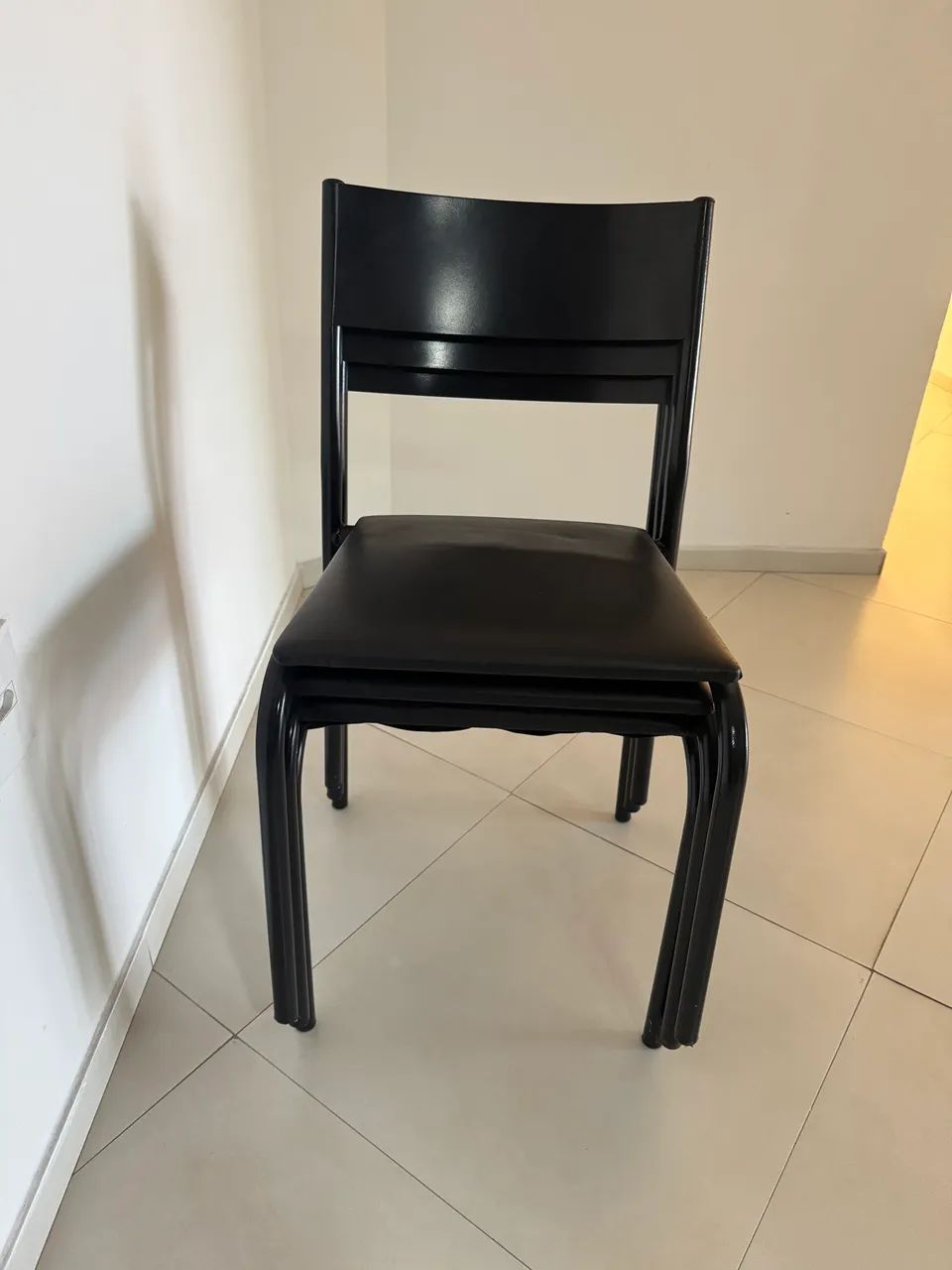 Cadeiras seminovas da marca TokStok