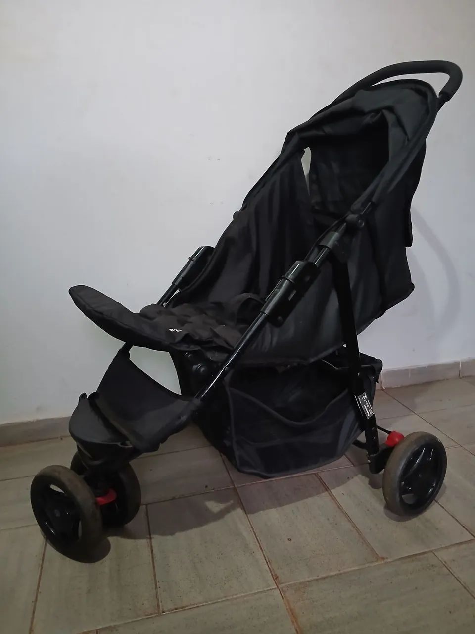 Carrinho de Bebê Cosco Toffy 3 Rodas Preto - Foto 5
