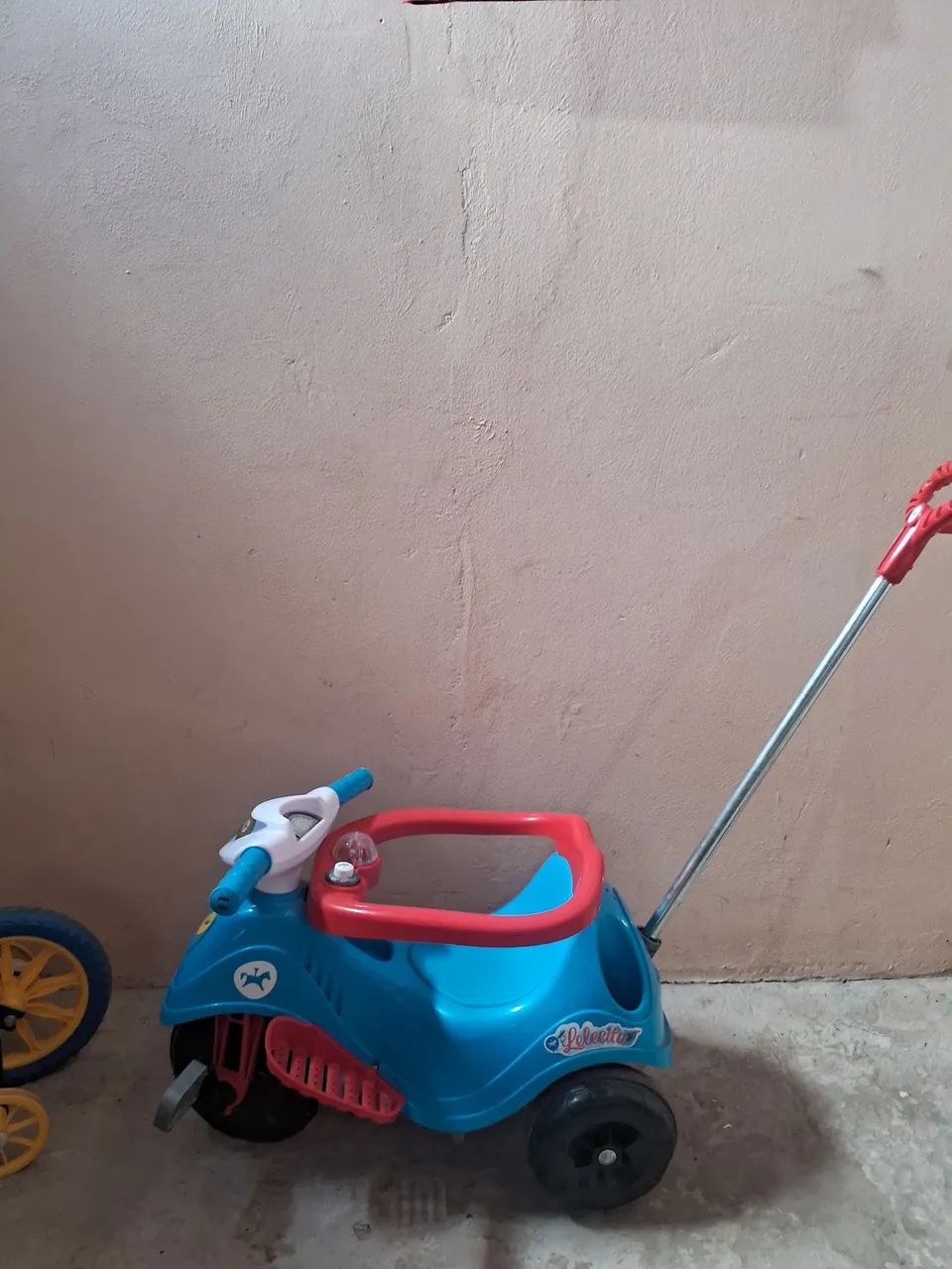 carrinho infantil de passeio com pedal e empurrador