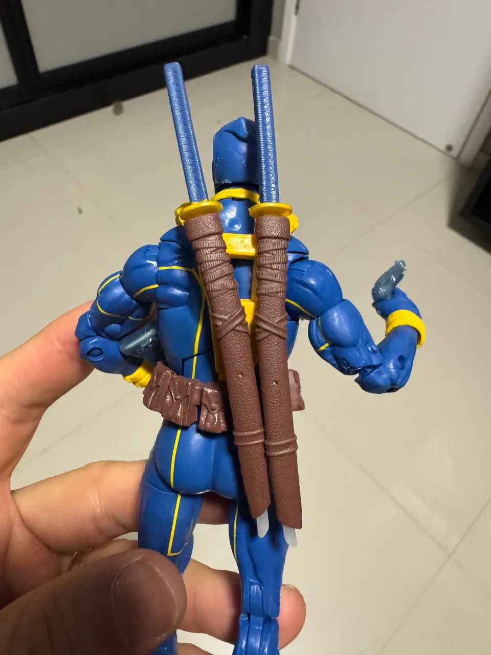 Marvel Legends Deadpool azul e dourado. - Foto 5