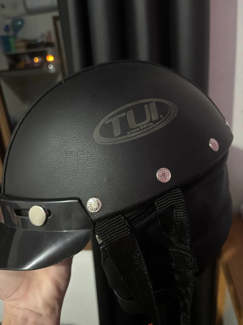Capacete TUI com protetor pescoço