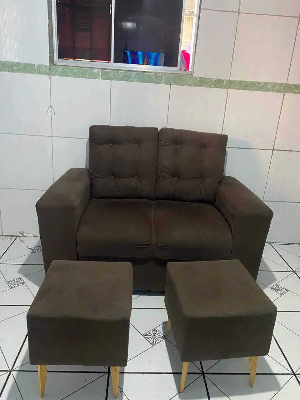 Vende se esse sofá usado mais com estado de novo
