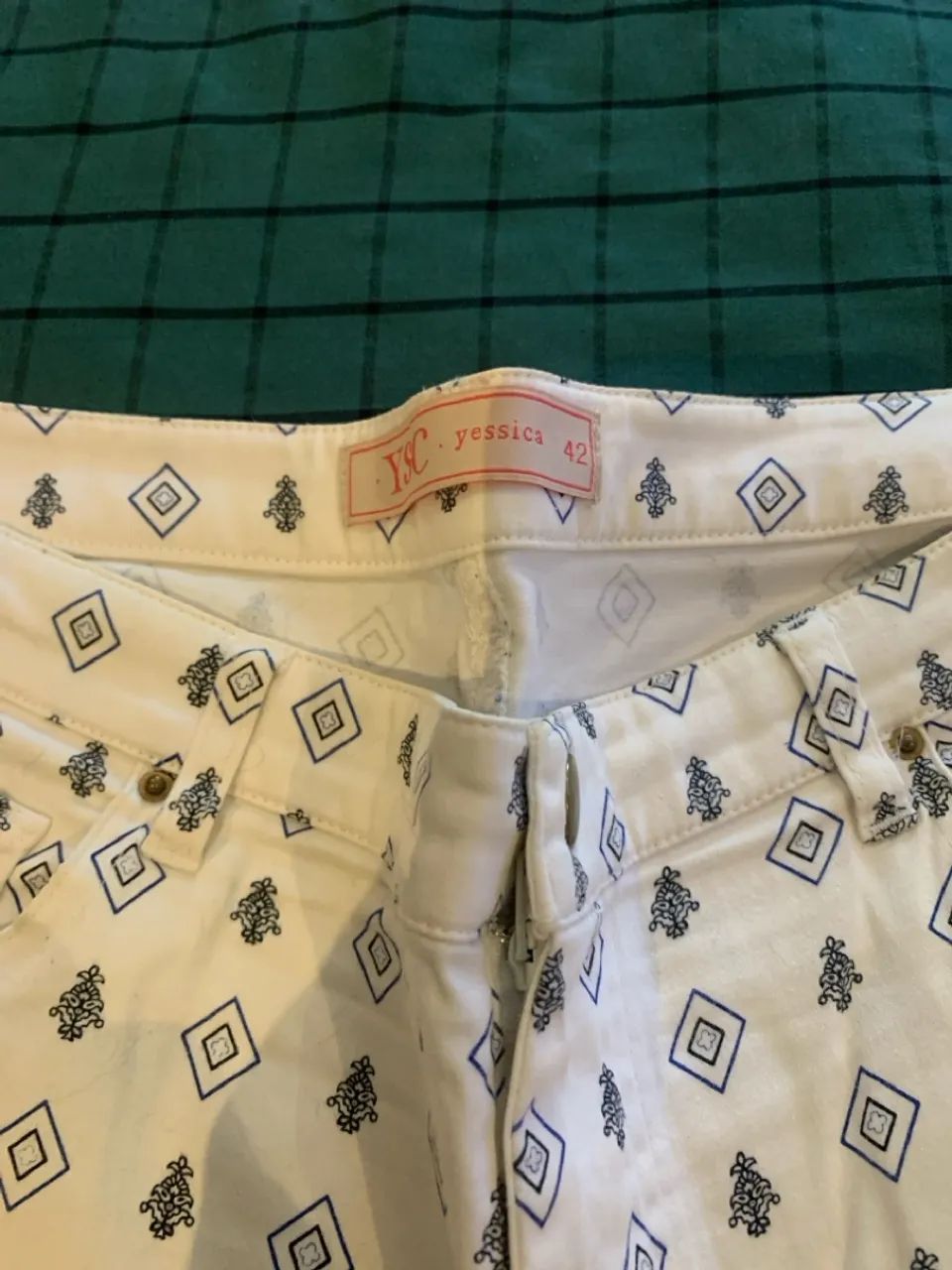 Calça branca com estampas  - Foto 2