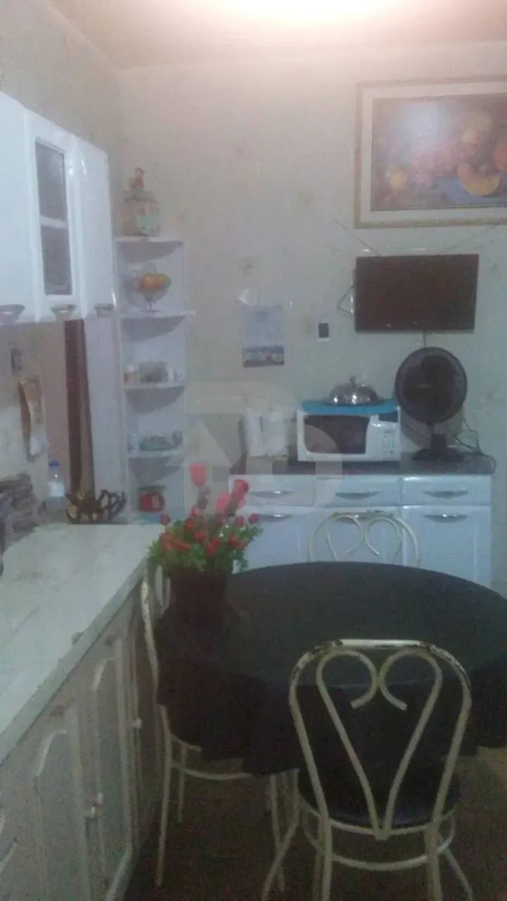Imóvel com 4 Quartos, 2 Cozinhas e 2 Garagens no Bairro Industrial