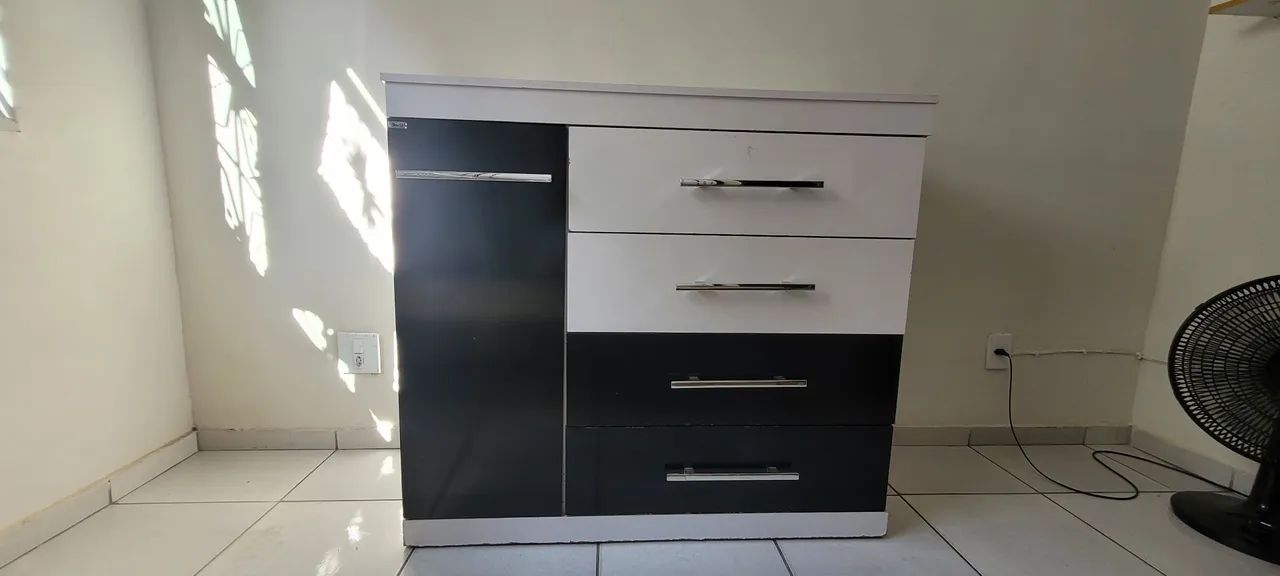 Cômoda 4 gavetas 