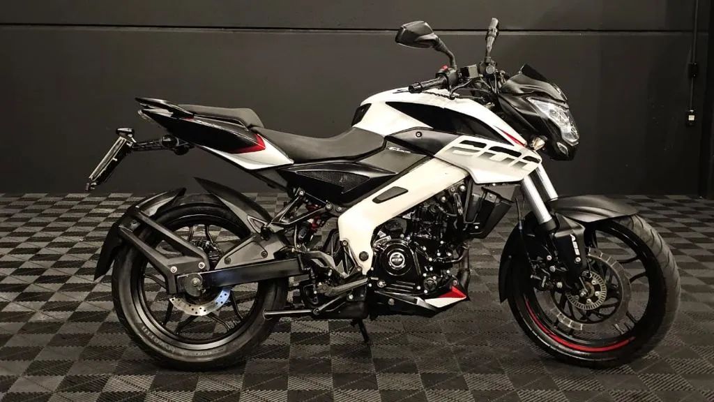  Bajaj Dominar 200 2024 Branca - Foto 2
