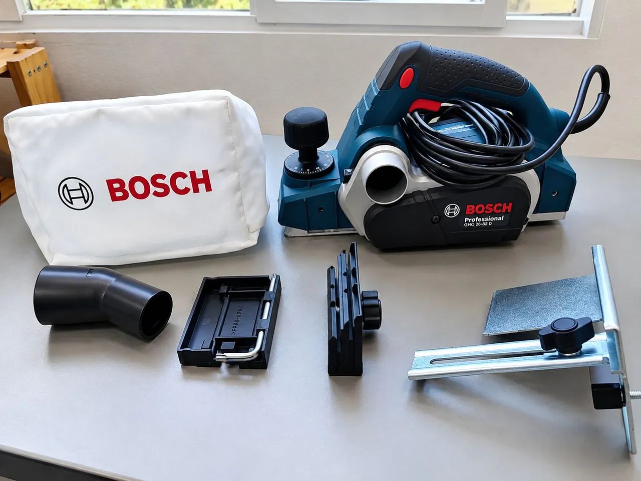 Plaina Profissional BOSCH GHO 26-82 D 