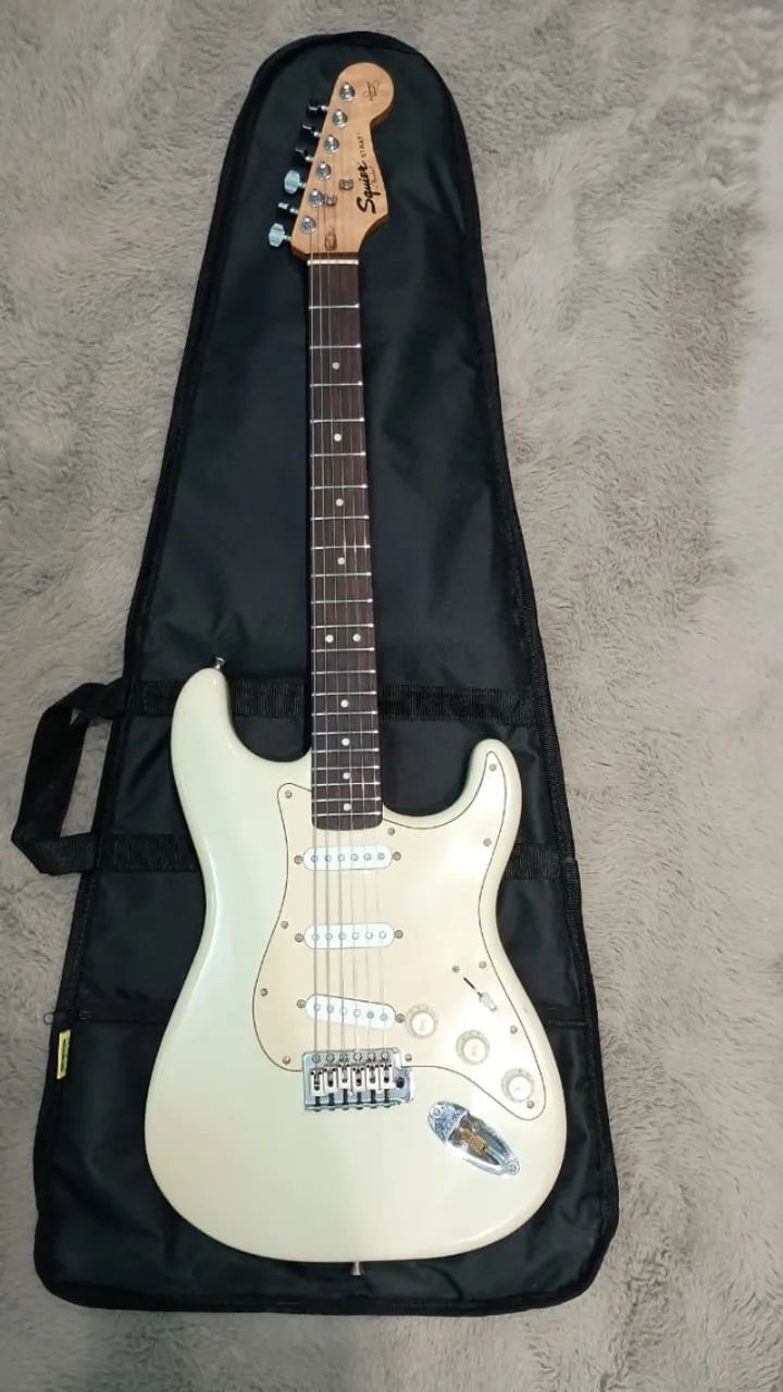Guitarra Squier com upgrades