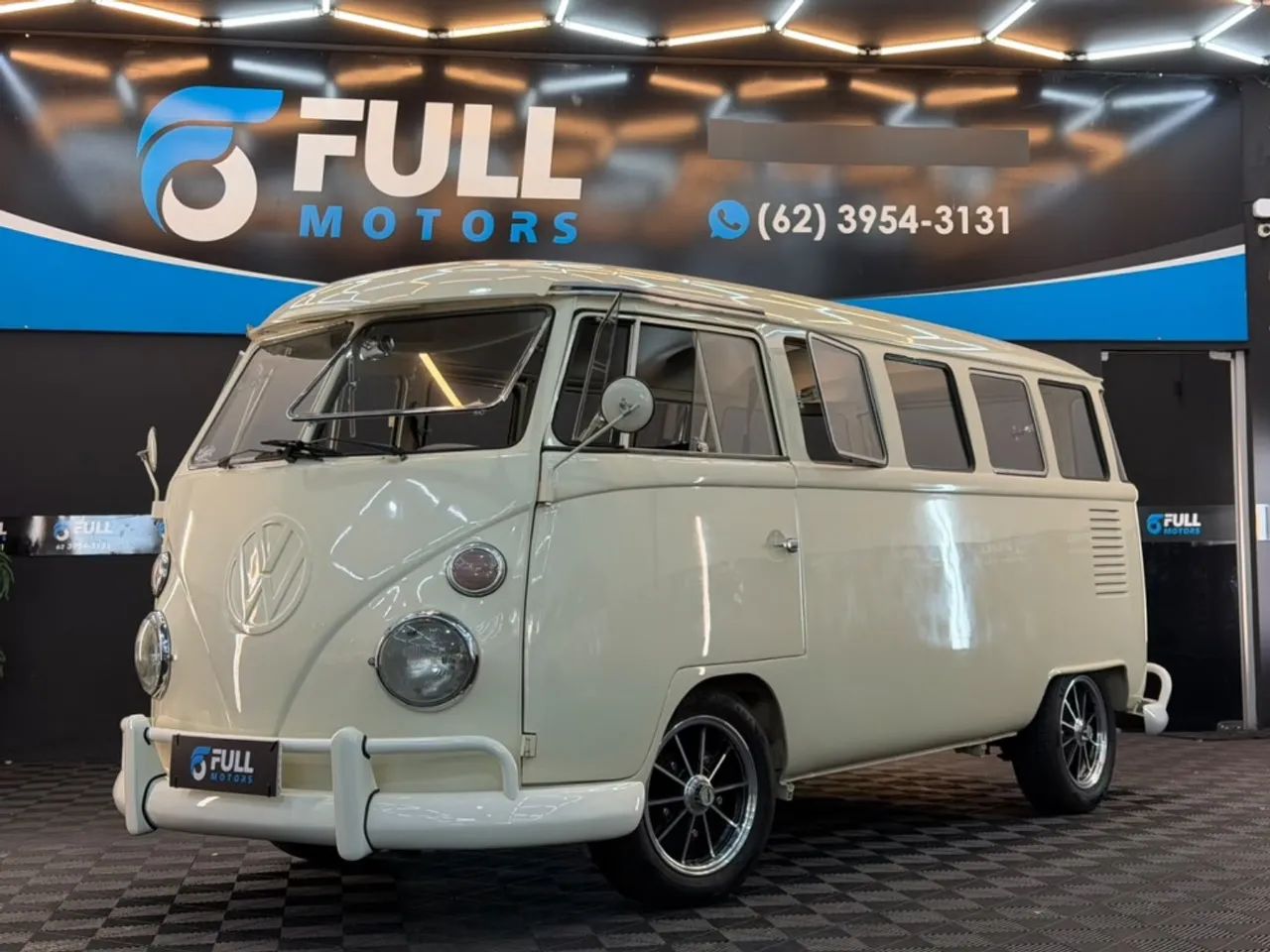 Volkswagen Kombi Standard/ Luxo/ Serie Prata 1973