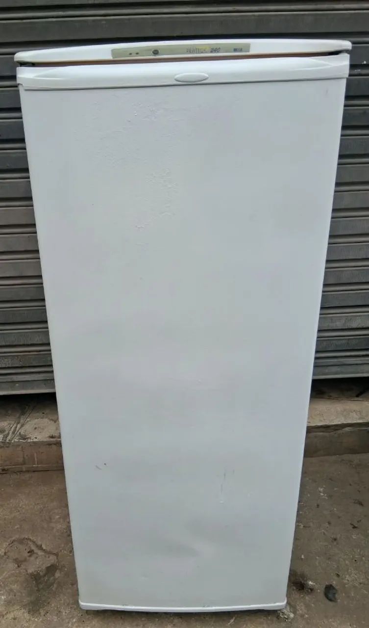 Vendo freezer 240 litros  - Foto 4