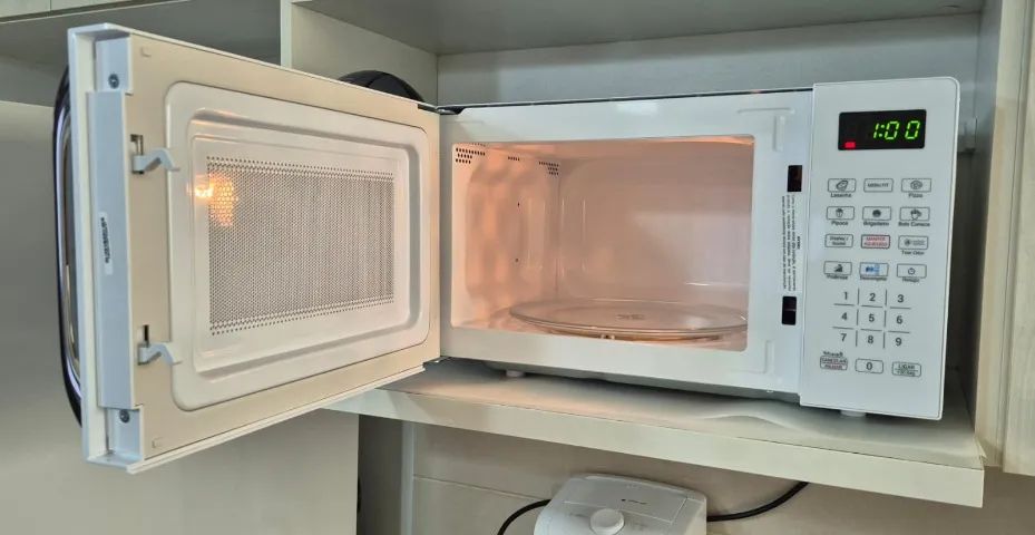 Micro-Ondas Philco 20L Branco Limpa Fácil PMO23B - Foto 2
