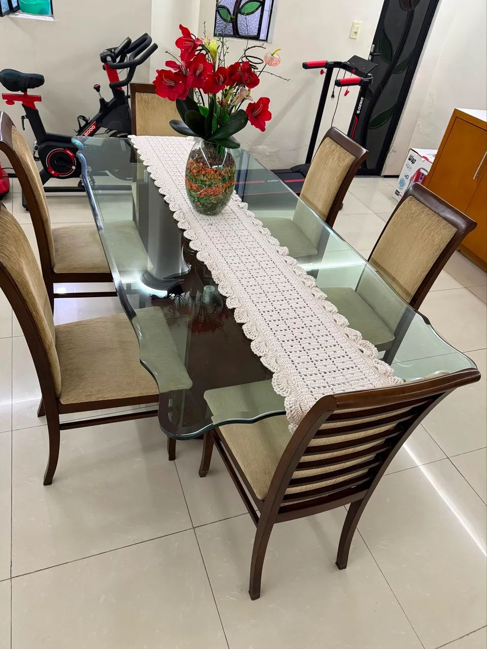 Mesa de jantar com tampo de vidro + 6 cadeiras - Excelente estado