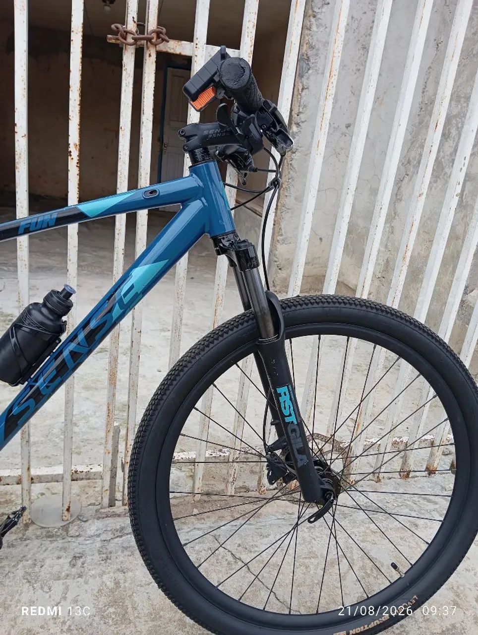 Bicicleta aro 29 semi nova - Foto 4