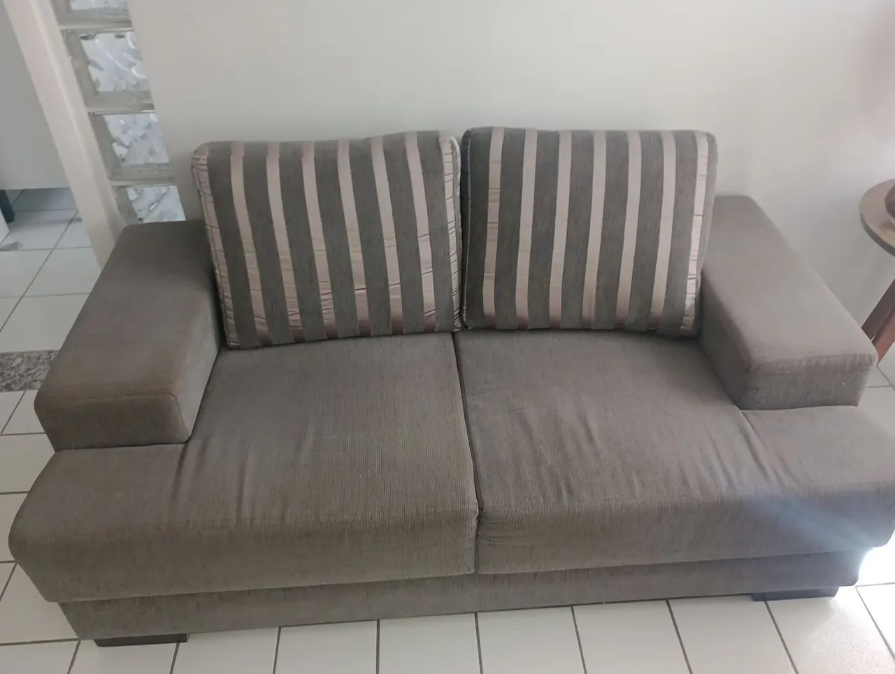 Conjunto de Sofá 2 e 3 lugares em excelente estado  - Foto 5